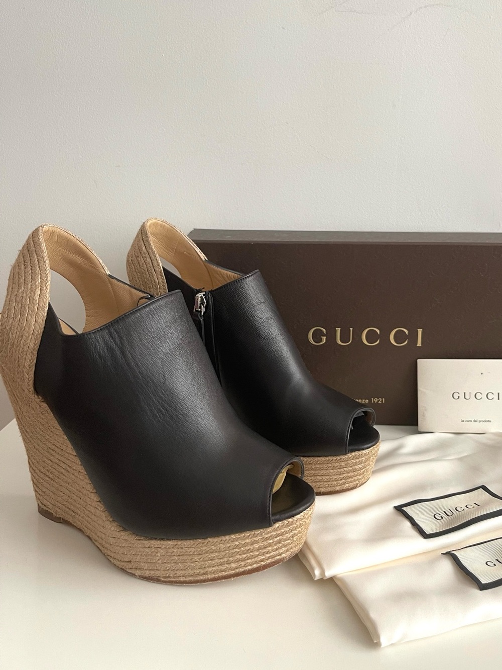 AUTHENTIC GUCCI LEATHER WEDGES